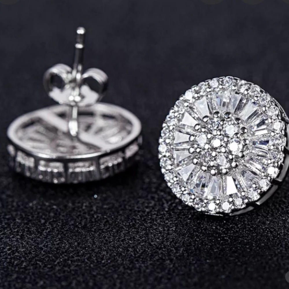 Luxe Starburst Diamond Stud Earrings - Picture 2 of 7